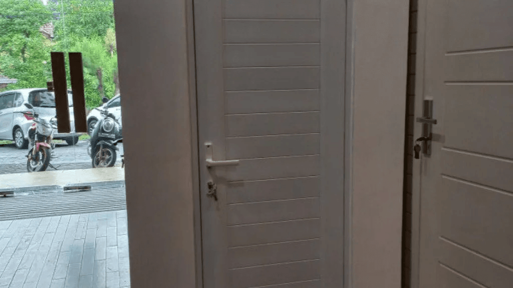 Pintu Ekonomis 1